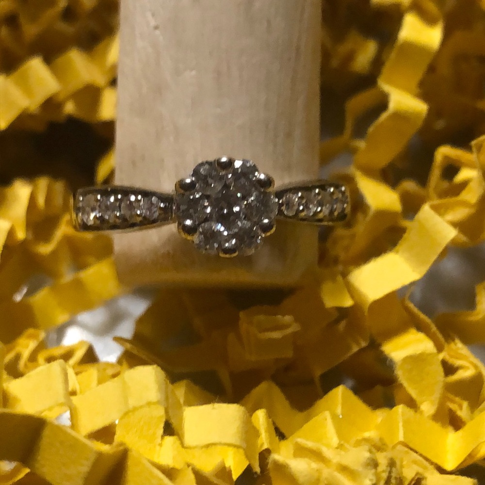 Ring Diamond flower shape engagement